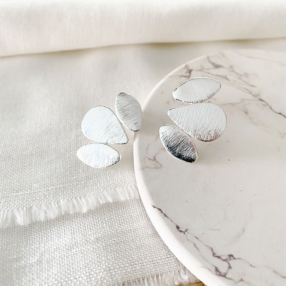 A379P TOPOS PETALOS X 3 PEQUEÑOS PLATEADOS 1