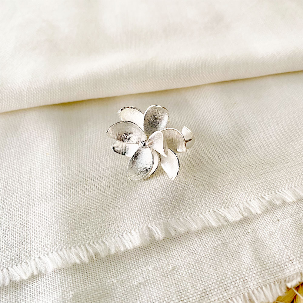 ANILLO AZUCENA PLATEADA