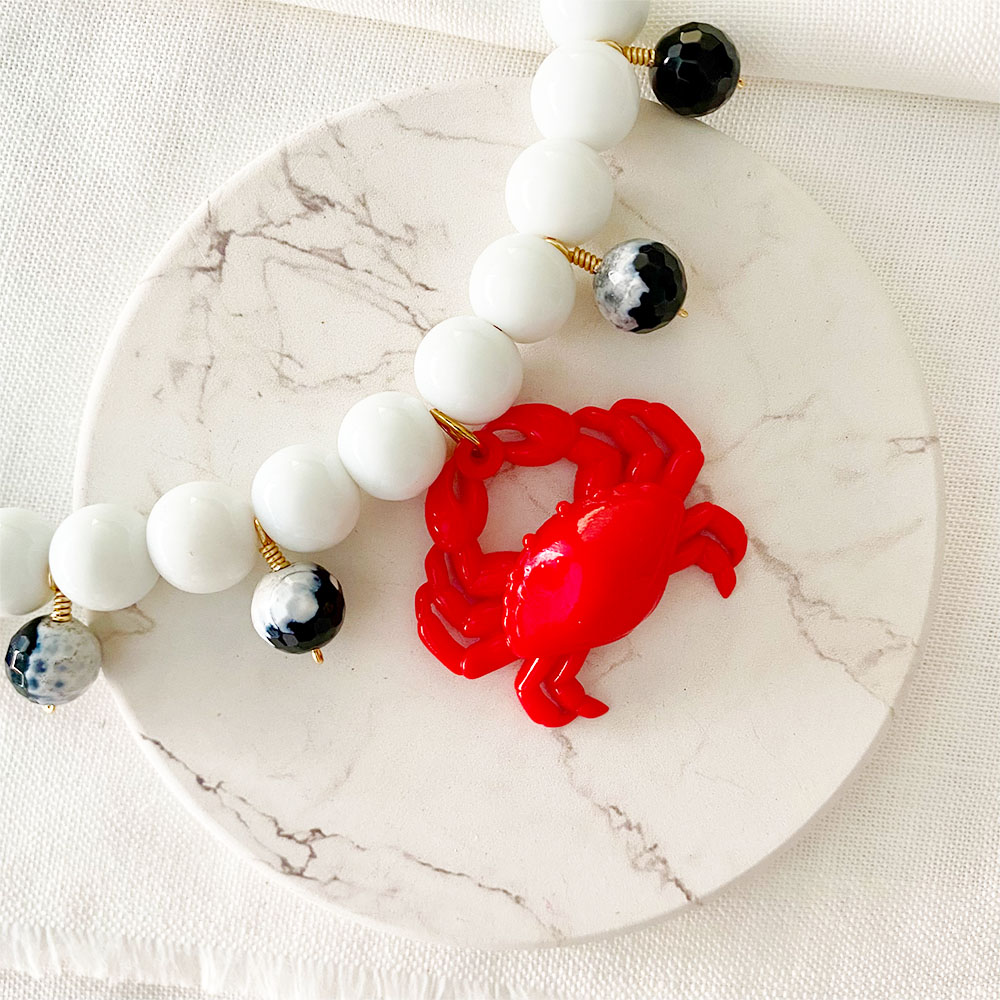 C428 COLLAR EL CANGREJO EN BLANCO 1