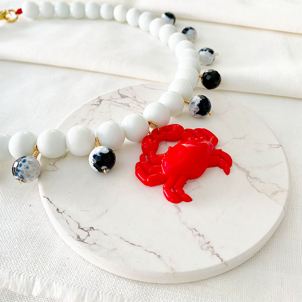 C428 COLLAR EL CANGREJO EN BLANCO 2