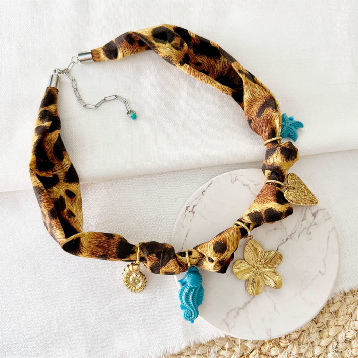 COLLAR TEXAS Y CHARMS ANIMAL PRINT